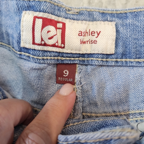 l.e.i. Ashley Flag Patch Denim Shorts Juniors 9 Low Rise USA Stars Stripes - Picture 3 of 8